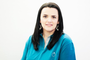 Luljeta Akambase - Mitarbeiterin im Team von Dr. Richter - Zahnarzt Hamburg
